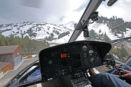 Hélicoptère AS350 B3 Ecureuil d'HeliMountains