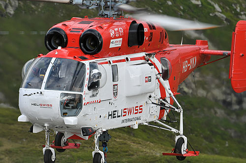 Hélitreuillage en montagne avec l'hélicoptère KA32 d'Heliswiss