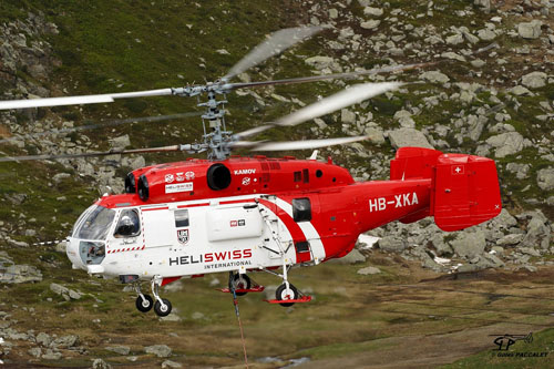 Hélitreuillage en montagne avec l'hélicoptère KA32 d'Heliswiss