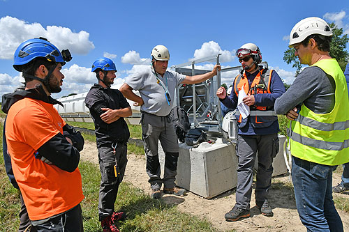 Briefing Sécurité avant le déclenchement des opérations, par Olivier BALMAIN, responsable des projets France d'HELISWISS INTERNATIONAL