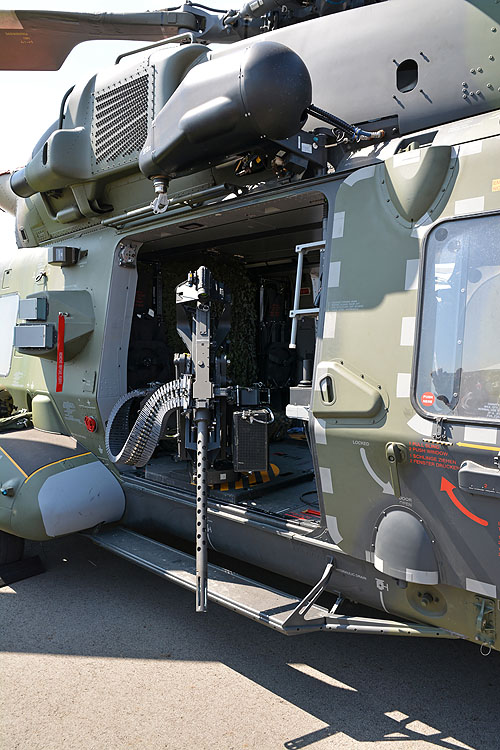 Mitrailleuse de porte sur un hélicoptère NH90 de la Luftwaffe allemande