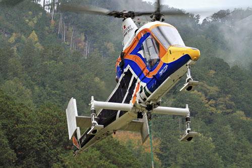 Hélicoptère K1200 KMAX JA6184 d'AKAGI Helicopter, Japon