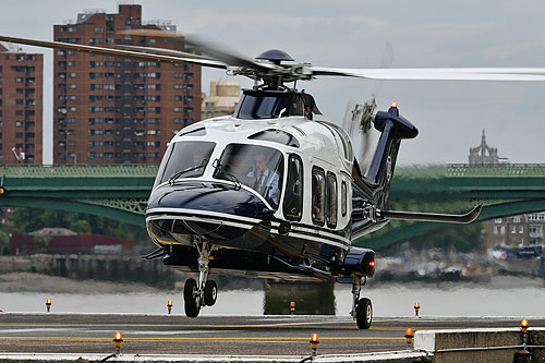 Hélicoptère AW169 G-CMCL