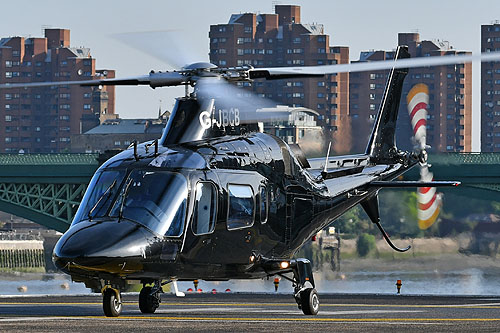 Hélicoptère AW109 G-JBCB