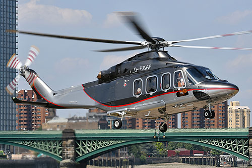 Hélicoptère AW139 G-RBHF de STARSPEED