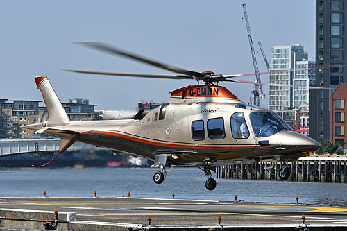 Hélicoptère AW109S Grand G-EMHN de East Midlands Helicopters