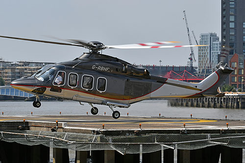 Hélicoptère AW139 G-RBHF de STARSPEED