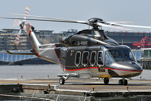 Hélicoptère AW139 G-RBHF de STARSPEED