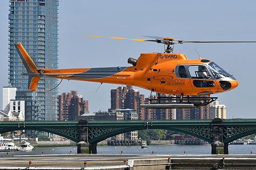 Hélicoptère AS350 B2 Ecureuil G-SHRD de LONDON HELICOPTER