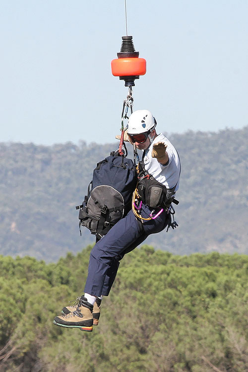 Hélitreuillage à bord d'un hélicoptère EC145 de la Gendarmerie Nationale