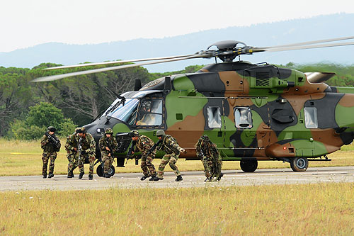 Hélicoptère de transport NH90 Caïman ALAT