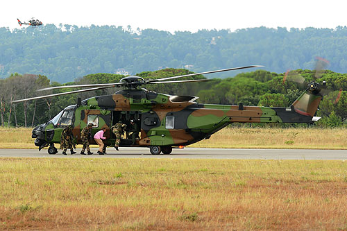 Hélicoptère de transport NH90 Caïman ALAT