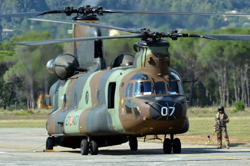 Hélicoptère de transport lourd CH47D Chinook de la FAMET espagnole