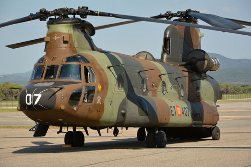 Hélicoptère de transport lourd CH47D Chinook de la FAMET espagnole