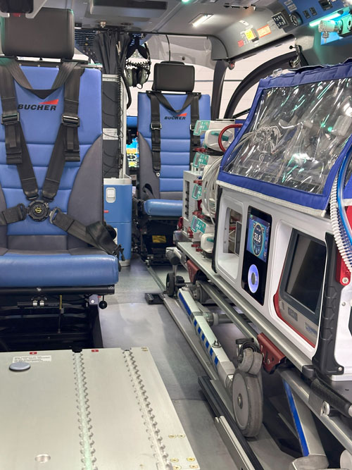 Un incubateur mobile trouve également sa place dans l’hélicoptère H145 D3 du Luxembourg Air Rescue