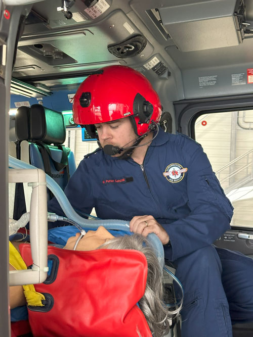 La cabine spacieuse du H145 D3 dispose d’un équipement médical de pointe