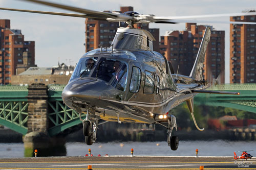 Hélicoptère AW109 G-GCMM Castle Air