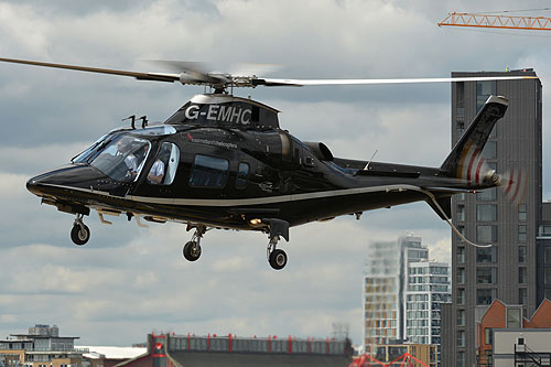 Hélicoptère AW109 G-EMHC East Midlands Helicopters