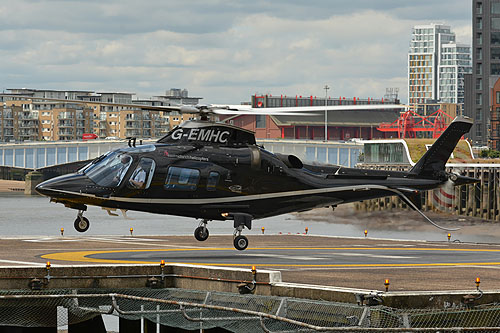 Hélicoptère AW109 G-EMHC East Midlands Helicopters