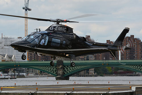 Hélicoptère AW109 G-EMHC East Midlands Helicopters