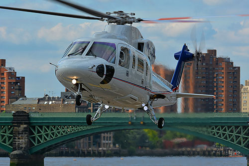 Hélicoptère Sikorsky S76C M-JCBA JCB Excavators