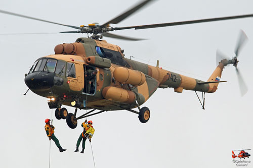 Hélicoptère de transport MI17 afghan