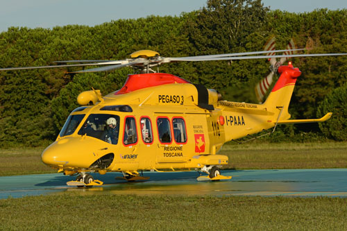 Hélicoptère de secours AW139 I-PAAA Pegaso 3 d'INAER