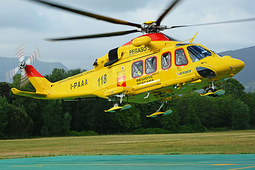 Hélicoptère de secours AW139 I-PAAA Pegaso 3 d'INAER