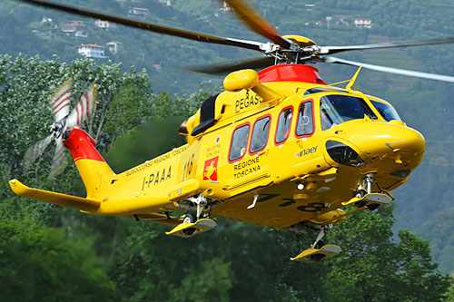 Hélicoptère de secours AW139 I-PAAA Pegaso 3 d'INAER