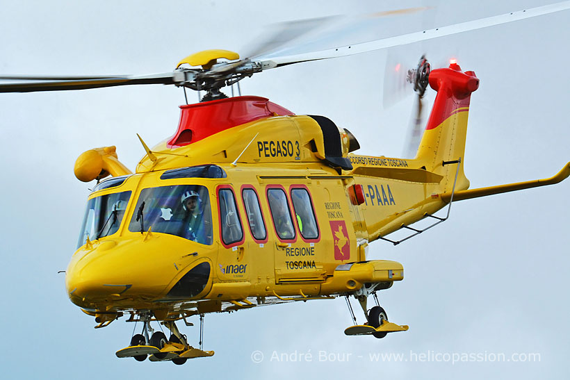 Hélicoptère de secours AW139 I-PAAA Pegaso 3 d'INAER