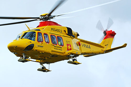 Hélicoptère de secours AW139 I-PAAA Pegaso 3 d'INAER