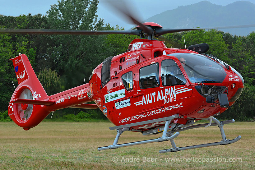 Hélicoptère H135 d'AIUT Alpin Dolomites