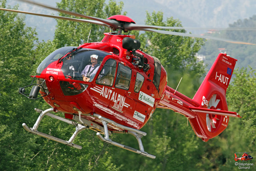 Hélicoptère H135 d'AIUT Alpin Dolomites