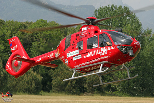 Hélicoptère H135 d'AIUT Alpin Dolomites