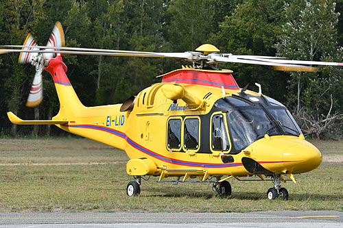 Hélicoptère de secours AW169 EI-LID d'ALIDAUNIA