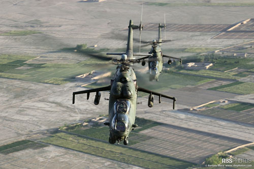 Patrouille d'hélicoptères MI24 Hind D de l'armée polonaise en Afghanistan