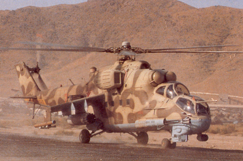 Hélicoptère d'attaque MI24 Hind F russe en Afghanistan