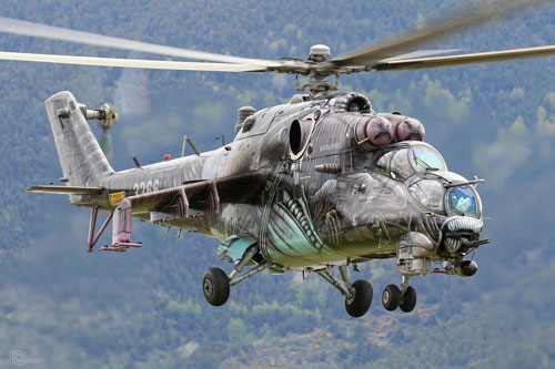 Hélicoptère MI24 Hind D 3366 tchèque, camouflage spécial Alien