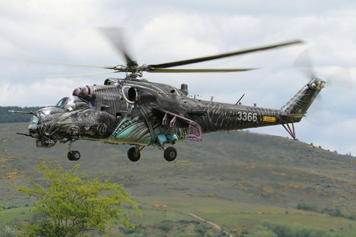 Hélicoptère MI24 Hind D 3366 tchèque, camouflage spécial Alien