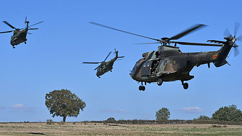 Hélicoptères NH90 de l'Armée de Terre française (ALAT) et AS332 SuperPuma de l'Armée de Terre espagnole (FAMET)