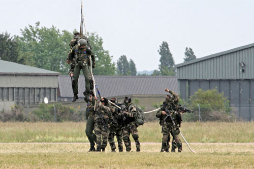 Récupération en grappe par hélicoptère