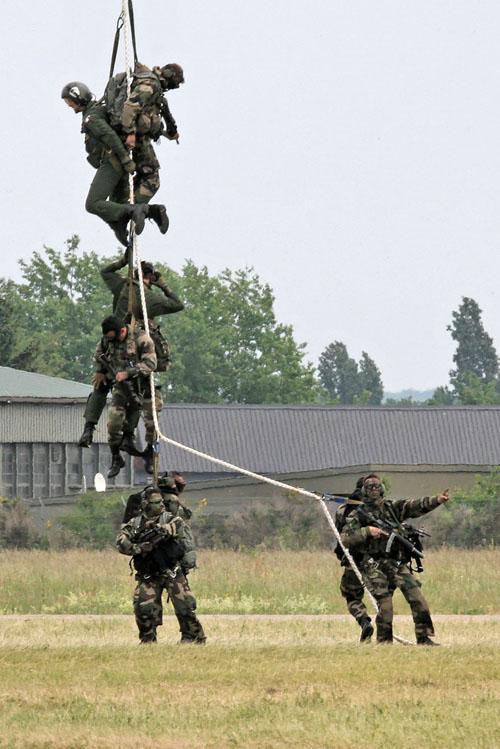 Récupération en grappe par hélicoptère