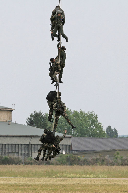 Récupération en grappe par hélicoptère