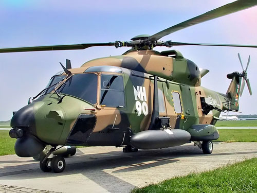 Prototype NH90 PT1 en camouflage australien sable-vert-noir