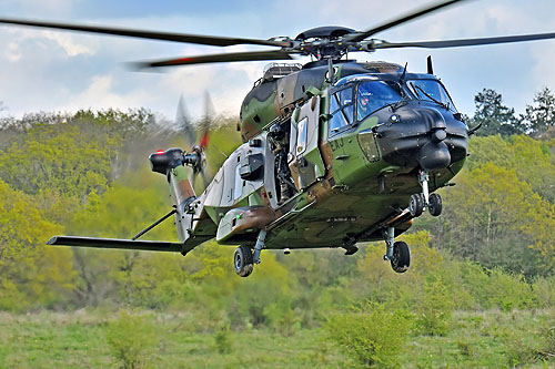 Retour de l'hélicoptère NH90 Caïman EAJ de l'Armée de Terre française pour la récupération des commandos