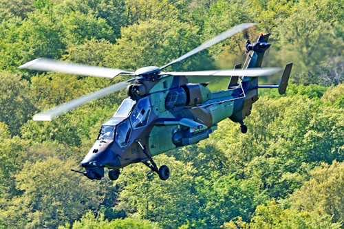 Hélicoptère Tigre en vol tactique photographié depuis un NH90 Caïman lors de la phase finale d’Orion 2026