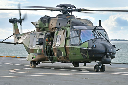 Appontage de l'hélicoptère NH90 EAV
