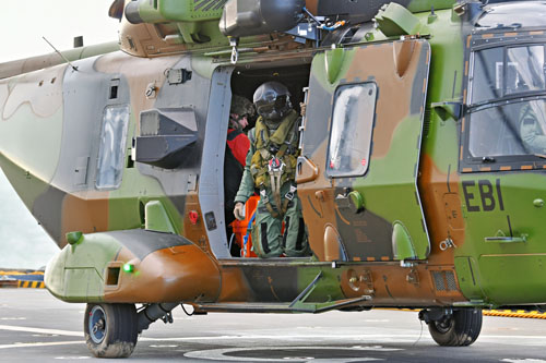Hélicoptère NH90 EBI prêt au décollage
