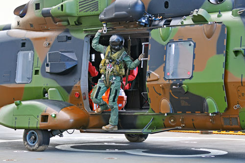 Hélicoptère NH90 EBI prêt au décollage