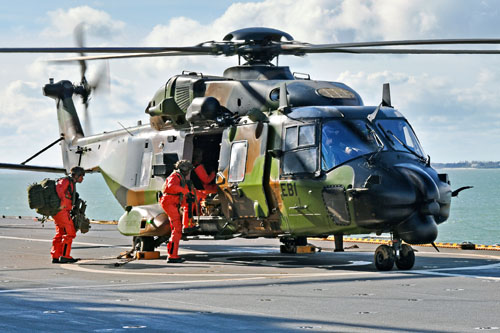 Embarquement des PAX (passagers) à bord d'un hélicoptère NH90